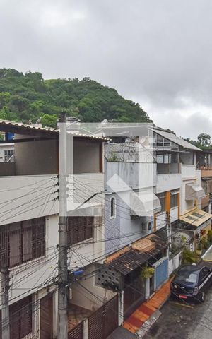 Casa de condomínio à venda com 215m², 4 quartos e 1 vaga Casa de condomínio à venda com 215m², 4 quartos e 1 vagaVista