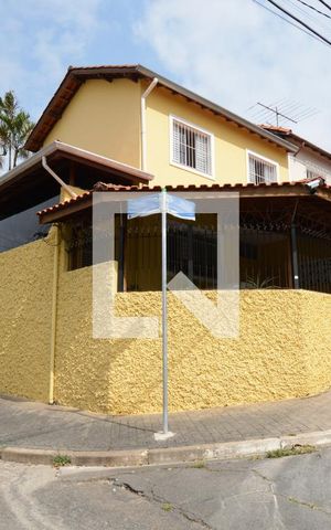 Casa à venda com 115m², 3 quartos e 2 vagasFachada