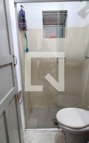Casa à venda com 200m², 2 quartos e sem vaga Casa à venda com 200m², 2 quartos e sem vagabanheiro