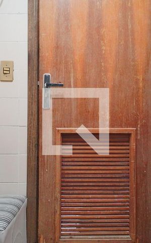 Apartamento à venda com 87m², 2 quartos e sem vaga Apartamento à venda com 87m², 2 quartos e sem vagaBanheiro de serviço
