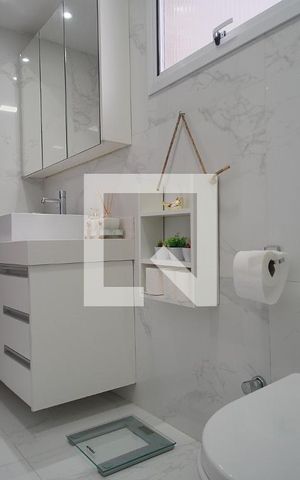 Apartamento à venda com 87m², 2 quartos e sem vaga Apartamento à venda com 87m², 2 quartos e sem vagaBanheiro