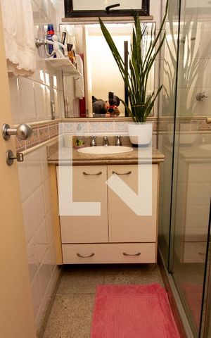Apartamento à venda com 102m², 2 quartos e 2 vagas Apartamento à venda com 102m², 2 quartos e 2 vagasBanheiro social