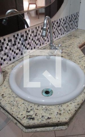 Casa à venda com 200m², 3 quartos e 2 vagasBanheiro da Suite