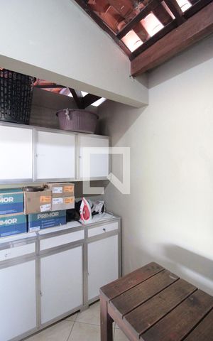 Casa à venda com 200m², 3 quartos e 2 vagasQuarto de Serviço