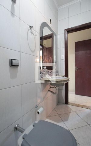 Casa à venda com 200m², 3 quartos e 2 vagasBanheiro da Suite