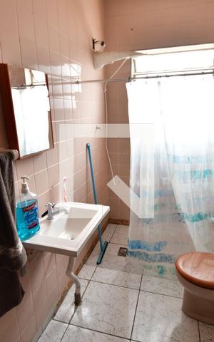 Casa à venda com 250m², 5 quartos e 4 vagasBanheiro 1