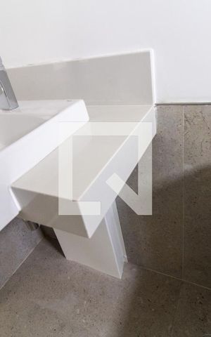 Apartamento à venda com 75m², 2 quartos e 1 vaga Apartamento à venda com 75m², 2 quartos e 1 vagaBanheiro da Suite 1
