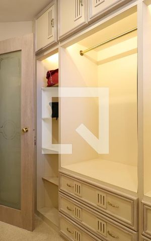 Apartamento à venda com 886m², 4 quartos e 6 vagasCloset da suíte 1