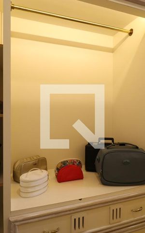 Apartamento à venda com 886m², 4 quartos e 6 vagasCloset da suíte 1