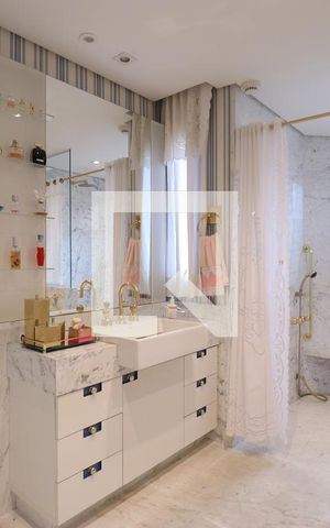 Apartamento à venda com 886m², 4 quartos e 6 vagasBanheiro 1 da Suíte 1