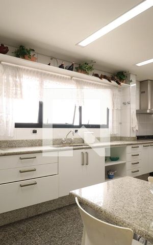 Apartamento à venda com 886m², 4 quartos e 6 vagasCozinha