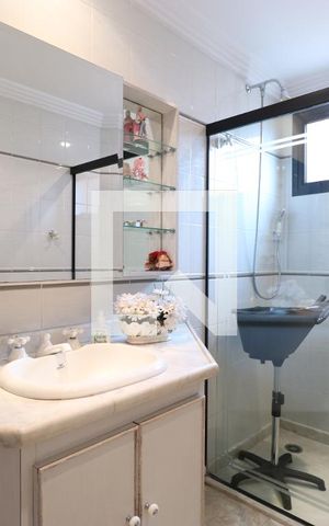 Apartamento à venda com 886m², 4 quartos e 6 vagasBanheiro da Suíte 2