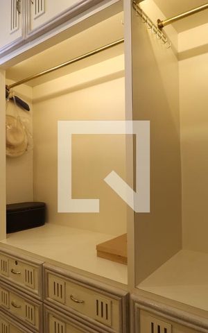 Apartamento à venda com 886m², 4 quartos e 6 vagasCloset da suíte 1