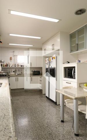 Apartamento à venda com 886m², 4 quartos e 6 vagasCozinha