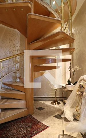 Apartamento à venda com 886m², 4 quartos e 6 vagasEscada
