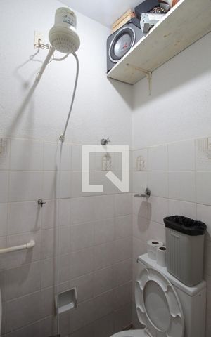 Casa à venda com 228m², 4 quartos e 5 vagasBanheiro de Serviço