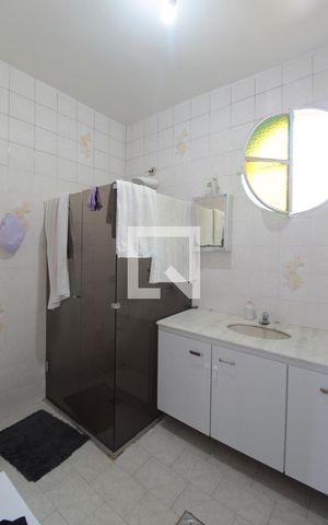 Casa à venda com 228m², 4 quartos e 5 vagasBanheiro Social