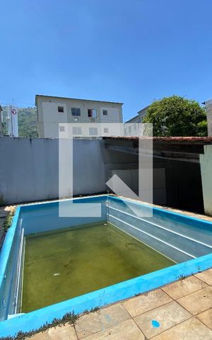 Casa à venda com 533m², 2 quartos e 5 vagas Casa à venda com 533m², 2 quartos e 5 vagasÁrea Externa