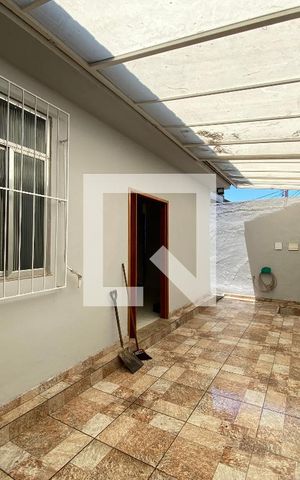 Casa à venda com 533m², 2 quartos e 5 vagas Casa à venda com 533m², 2 quartos e 5 vagasÁrea Externa