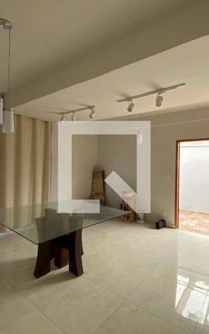 Casa à venda com 533m², 2 quartos e 5 vagas Casa à venda com 533m², 2 quartos e 5 vagasSala