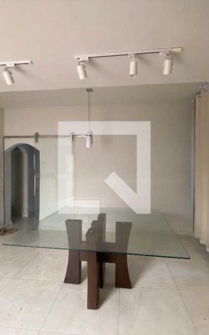 Casa à venda com 533m², 2 quartos e 5 vagas Casa à venda com 533m², 2 quartos e 5 vagasSala