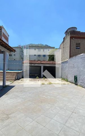 Casa à venda com 533m², 2 quartos e 5 vagas Casa à venda com 533m², 2 quartos e 5 vagasÁrea Externa