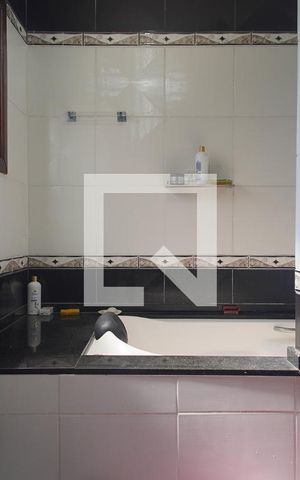 Casa à venda com 218m², 3 quartos e 10 vagasBanheiro da Suíte 1