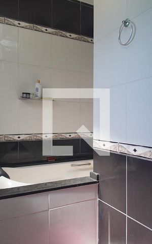 Casa à venda com 218m², 3 quartos e 10 vagasBanheiro da Suíte 1