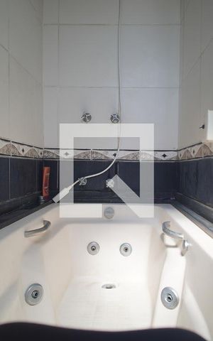 Casa à venda com 218m², 3 quartos e 10 vagasBanheiro da Suíte 1