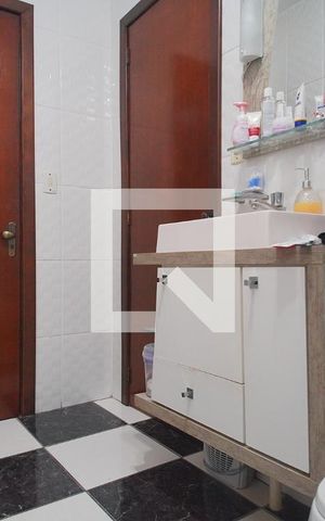 Casa à venda com 218m², 3 quartos e 10 vagasBanheiro da Suíte 2