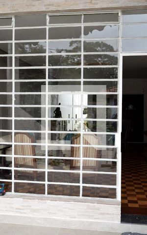 Casa à venda com 300m², 3 quartos e 2 vagasÁrea externa 