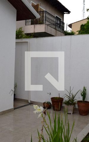 Casa à venda com 300m², 3 quartos e 2 vagasÁrea externa 