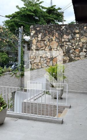 Casa à venda com 300m², 3 quartos e 2 vagasÁrea externa 