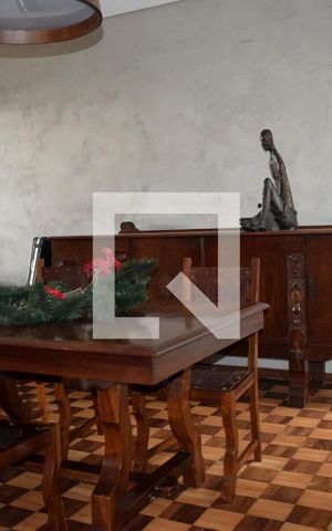 Casa à venda com 300m², 3 quartos e 2 vagasSala