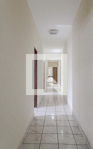 Casa à venda com 240m², 3 quartos e 3 vagasCorredor 