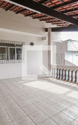 Casa à venda com 240m², 3 quartos e 3 vagasÁrea de serviço 