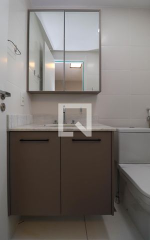 Apartamento à venda com 145m², 3 quartos e 2 vagas Apartamento à venda com 145m², 3 quartos e 2 vagasBanheiro da Suíte 2
