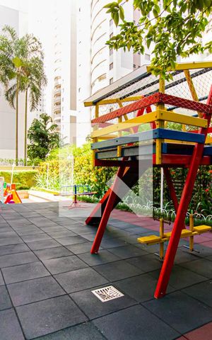 Apartamento à venda com 114m², 3 quartos e 2 vagas Apartamento à venda com 114m², 3 quartos e 2 vagasPlayground