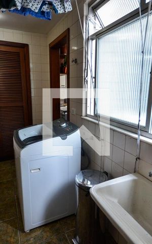 Apartamento à venda com 160m², 4 quartos e 2 vagas Apartamento à venda com 160m², 4 quartos e 2 vagasÁrea de Serviço