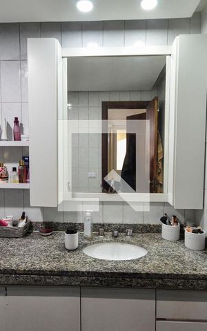 Apartamento à venda com 160m², 4 quartos e 2 vagas Apartamento à venda com 160m², 4 quartos e 2 vagasBanheiro da Suíte