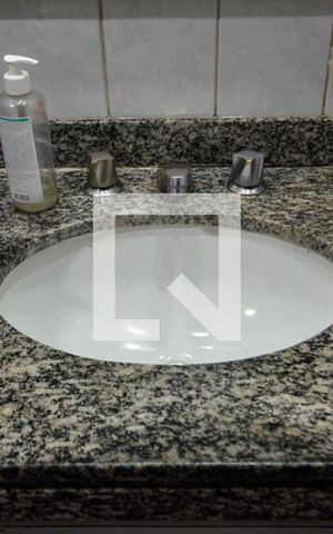 Apartamento à venda com 160m², 4 quartos e 2 vagas Apartamento à venda com 160m², 4 quartos e 2 vagasBanheiro da Suíte