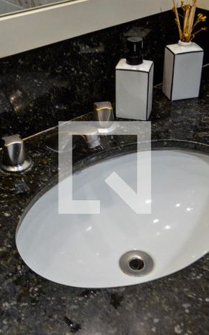Apartamento à venda com 160m², 4 quartos e 2 vagas Apartamento à venda com 160m², 4 quartos e 2 vagasBanheiro Social