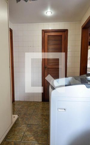 Apartamento à venda com 160m², 4 quartos e 2 vagas Apartamento à venda com 160m², 4 quartos e 2 vagasÁrea de Serviço
