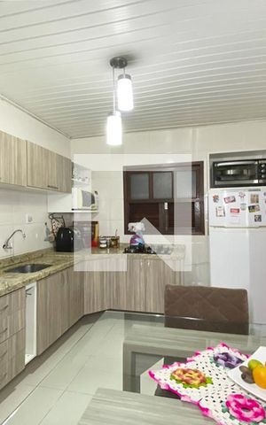 Casa à venda com 98m², 2 quartos e 2 vagasCozinha e Área de Serviço