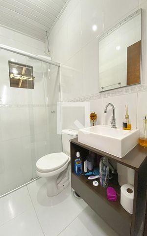 Casa à venda com 98m², 2 quartos e 2 vagasBanheiro
