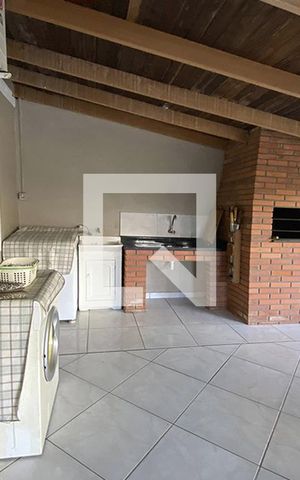 Casa à venda com 98m², 2 quartos e 2 vagasÁrea de Serviço e Churrasqueira