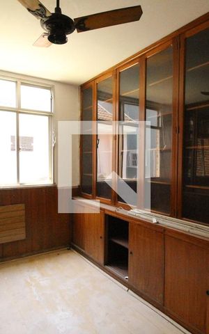 Casa de condomínio à venda com 500m², 4 quartos e 6 vagasEscritório