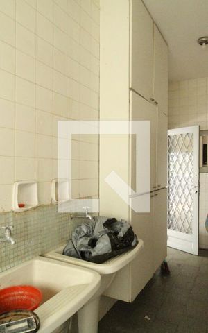 Casa de condomínio à venda com 500m², 4 quartos e 6 vagasÁrea de serviço