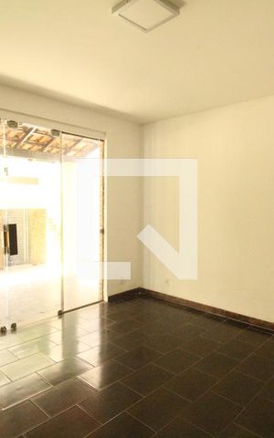 Casa de condomínio à venda com 500m², 4 quartos e 6 vagasSala 2