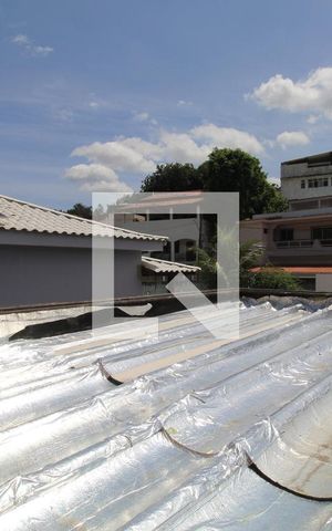 Casa de condomínio à venda com 500m², 4 quartos e 6 vagasTelhado que suporta mais um andar